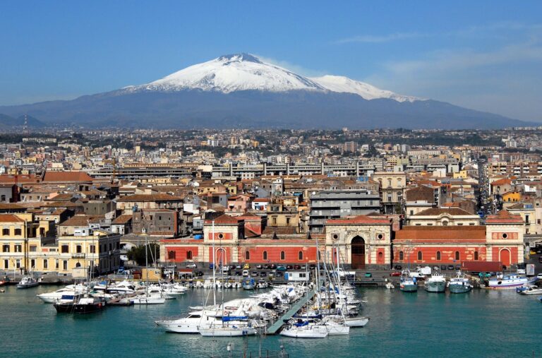 Scents, flavours and colors of Sicily: an incentive idea in the East coast
